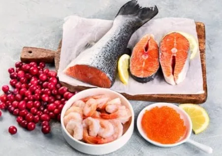 蝦紅素可從鮭魚、蝦蟹類或藻類萃取獲得